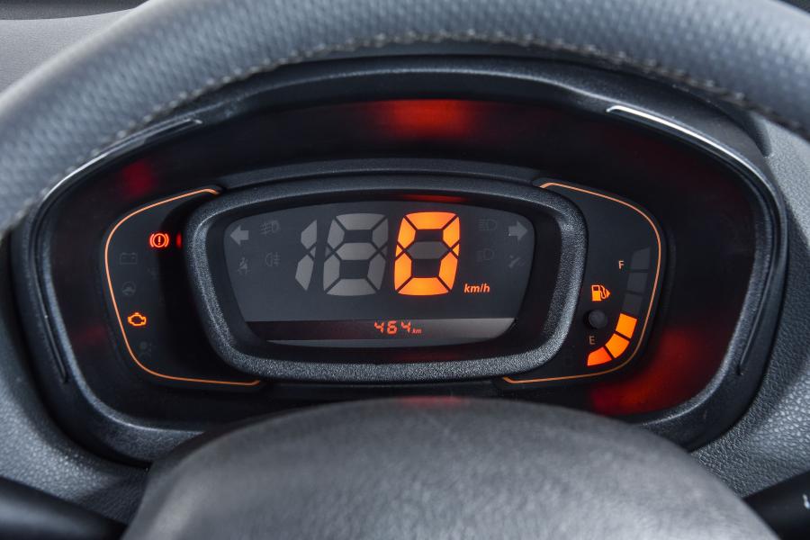 Панель приборов Renault Kwid Xtreme 2017 года  (ZA) (фото 14 из 18)